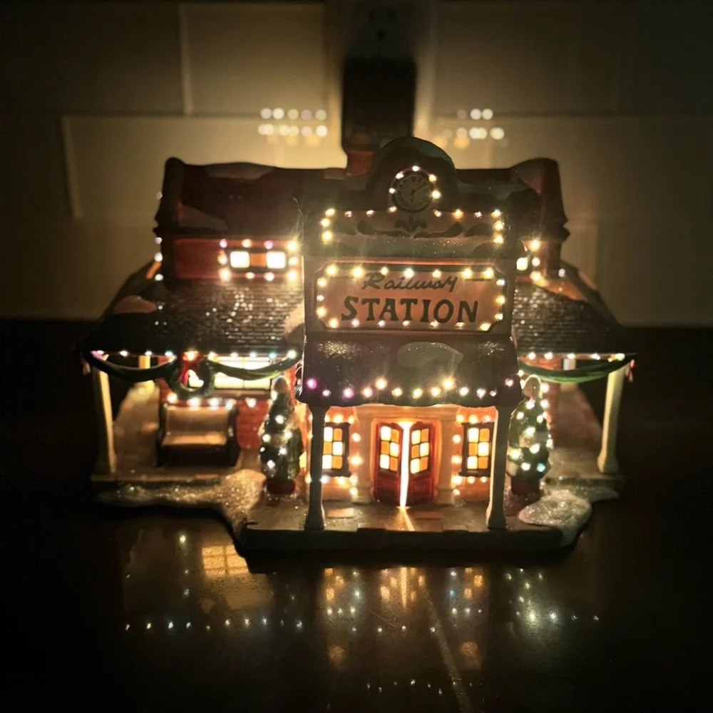 2004 Village | Rare Light Up Christmas Village Railway Station Holiday Gift